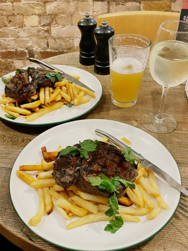 The brit pub & Eatery 분위기 좋은 스테이크 집