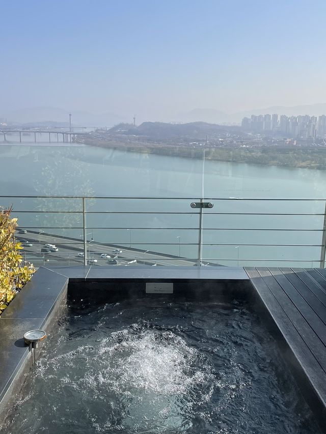 심플하고 모던한 5성급 한강뷰 호텔 ‘비스타 워커힐 서울’ 🏨🌉✨