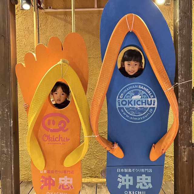 #沖繩親子無料活動 #近距離超震撼😆😆#沖繩親子行程 #超大隻鯊魚