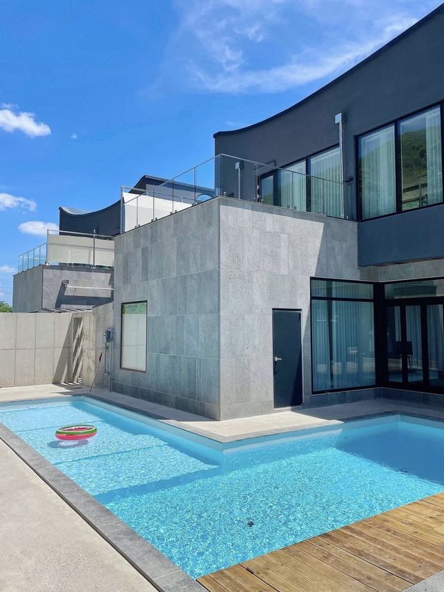 넓은 풀빌라 수영장이 있는 경주 숙소, 못(moat) ⛱️