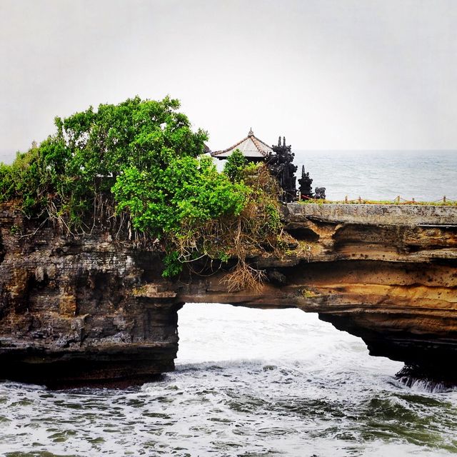 วิหารทานาต์ลอต (Pura Tanah Lot)