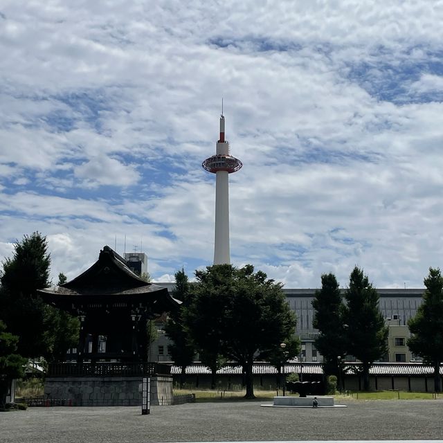 【京都府】JR京都駅に近い世界最大級の木造山門へ！