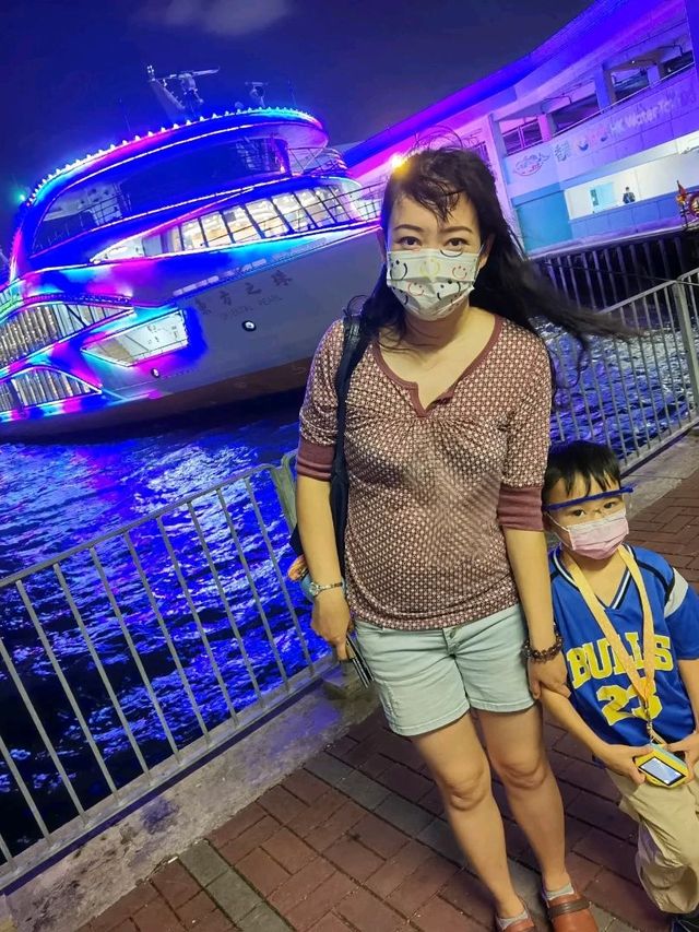 飽覽香港日落美景的豪華遊艇的東方之珠