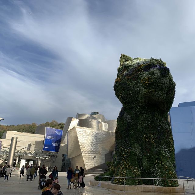 The Puppy near the Guggenheim museum