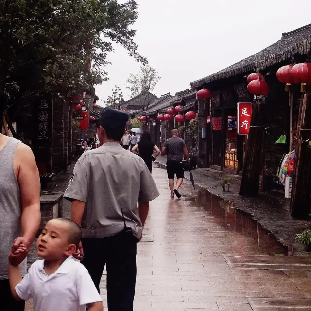 old street in yangzhou 