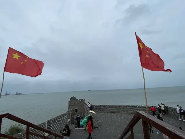 Where the Great Wall and the Sea meet!🏯🌊