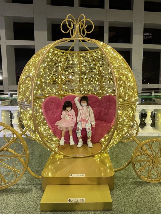 Sparkling Christmas is all around 