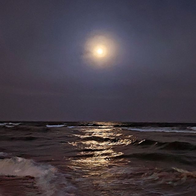 ทะเลชายหาดบ้านกรูด เงียบ สงบ เป็นส่วนตัวมาก 