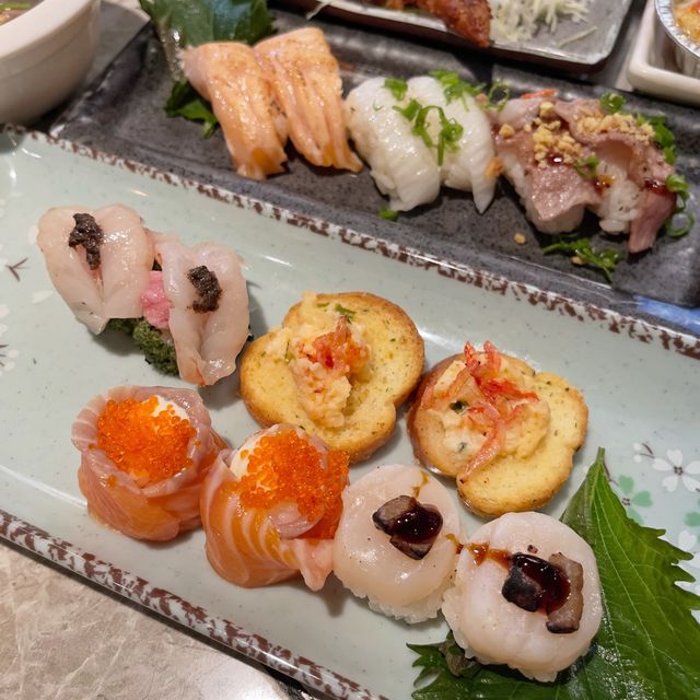 食物款式豐富又抵食嘅午市放題