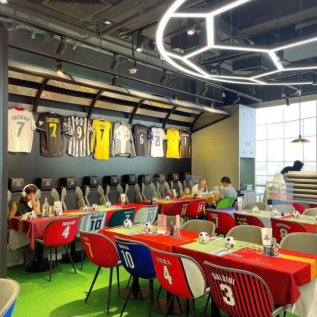 ⛰⚽️ 山頂趣味足球主題餐廳
