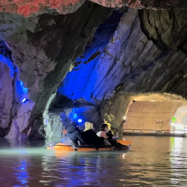 충주에 카약탈수 있는 동굴 “활옥동굴“🚣 충주에 카약탈수 있는 동굴 “활옥동굴“🚣