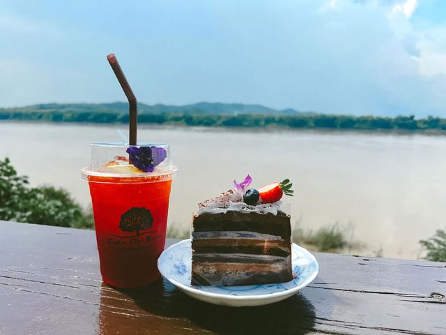 คาเฟ่สวยริมแม่น้ำโขง " Cafe de River " 🍰☕️🌲