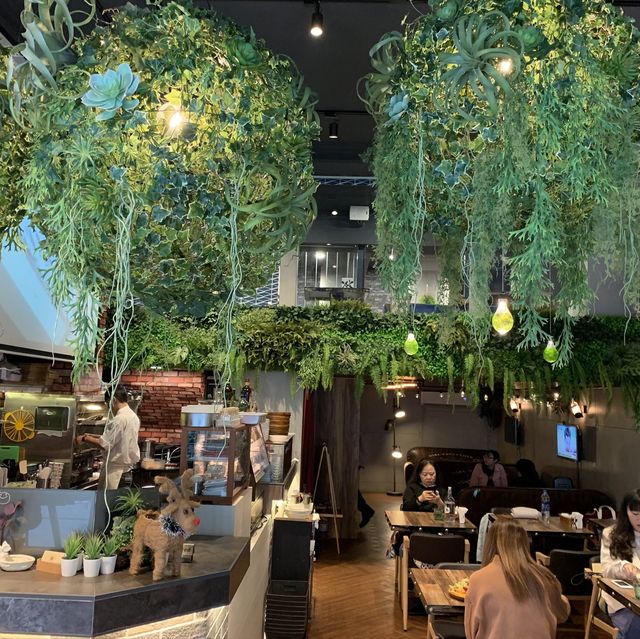 台北信義區早午餐｜在城市中找到清新綠活的環境～必吃抹茶蛋糕！