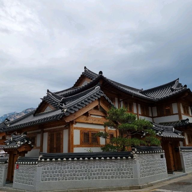 북한산과 한옥마을 조화로움 매력적 '은평한옥마을'