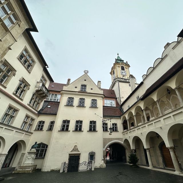 斯洛伐克🇸🇰景點-布拉提斯拉瓦市政廳