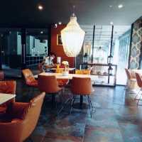 Cafe'หรู ในบรรยากาศของ Citygate Hotel หาดกมลา