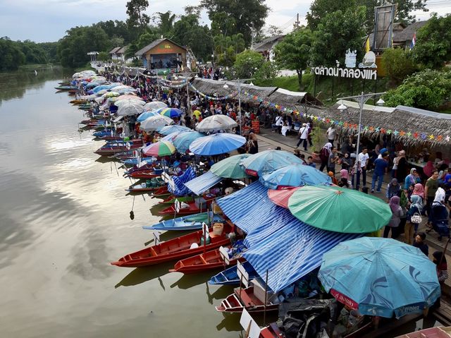 Khlong Hae Floating Market