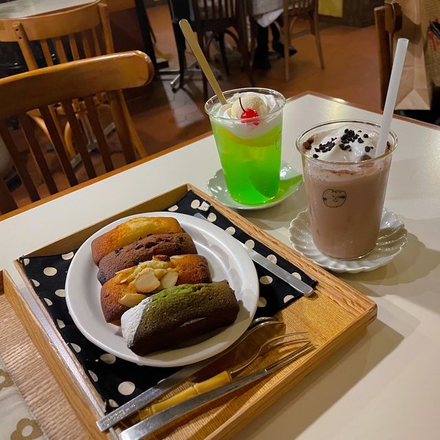 따뜻한 일본 감성의 카페 연남모멘트커피☕️