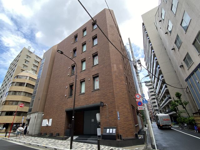 施設全体が個性的なアートホテルに宿泊。(フロント部分)