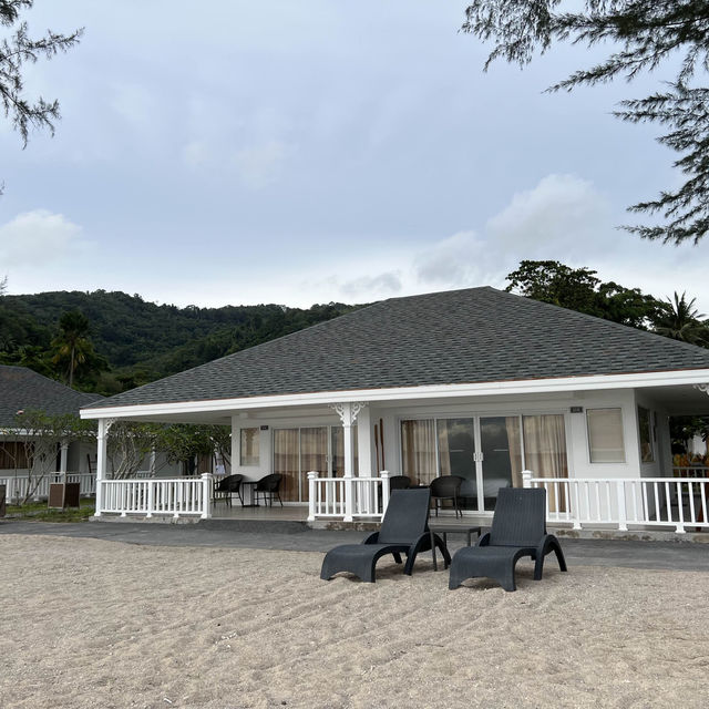 ถาวรบีชวิลเลจรีสอร์ท โรงแรมมีหาดส่วนตัว