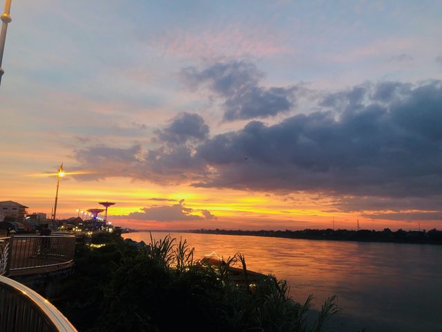 ลานพญานาคคู่ หนองคาย