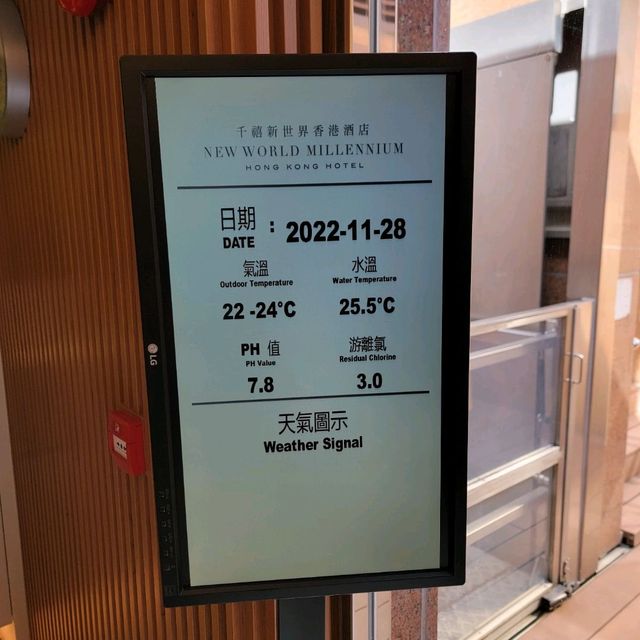 千禧新世界酒店的泳池及健身室