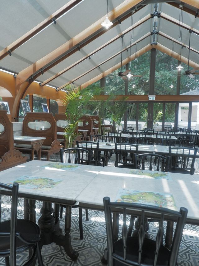 百年古蹟上的玻璃屋，嘆大澳蝦醬美食 