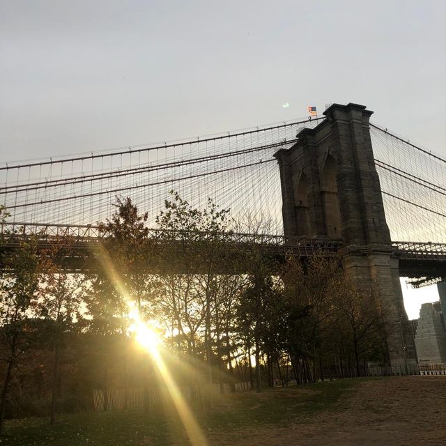 Seeing Brooklyn Bridge from dawn to dusk 