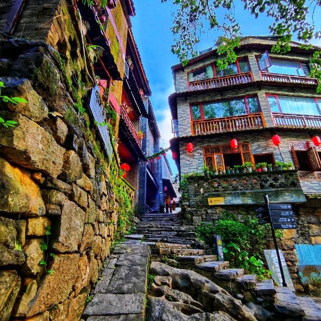 Away from crowd lead me to the ancient town.