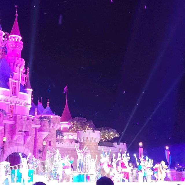 迪士尼樂園飄雪聖誕