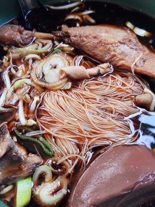 ขาหมูย่านบางรัก ร้านนี้เด็ด