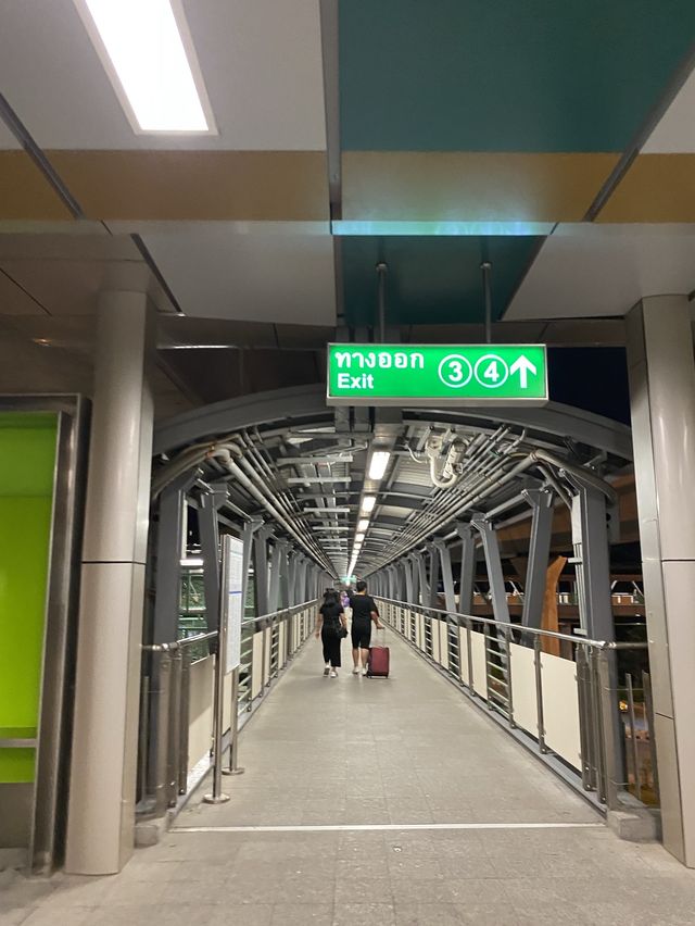 centra by centara โรงแรมน่าพักเมืองทอง