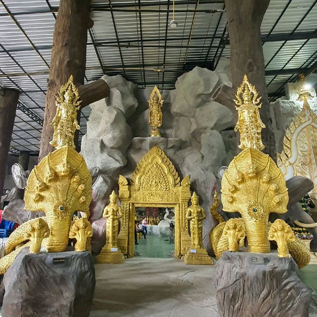 "วัดมณีวงศ์"