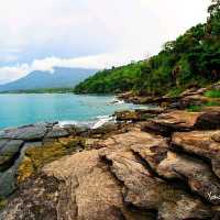 pantai batu lapis