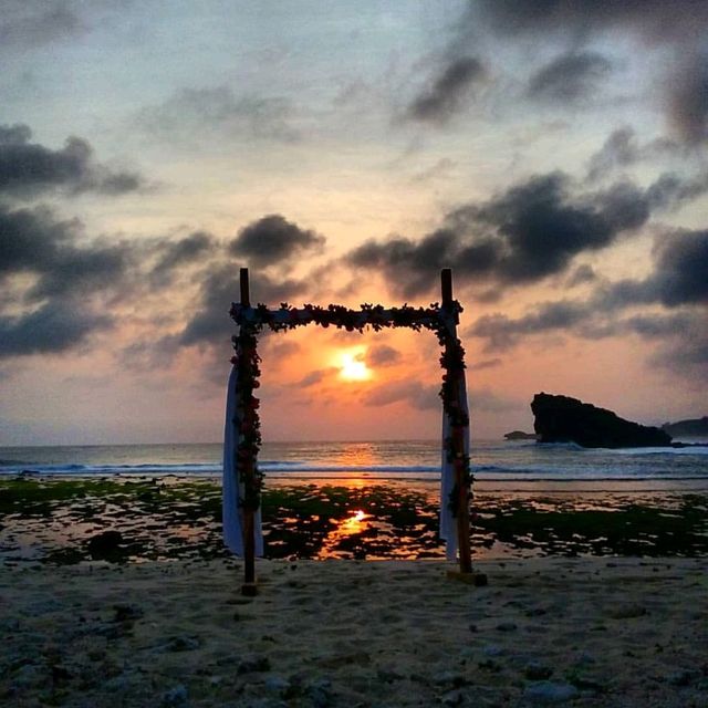WATU KARUNG BEACH - PACITAN