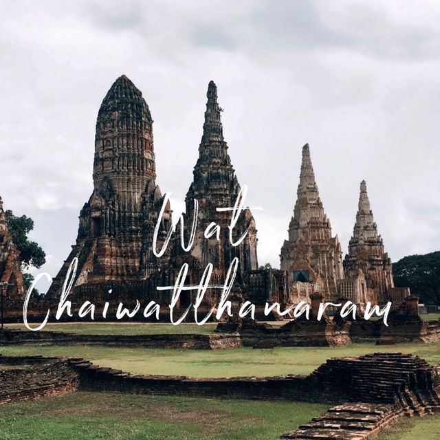 วัดไชยเดินใส่ชุดไทยถ่ายรูปได้เก๋ๆ