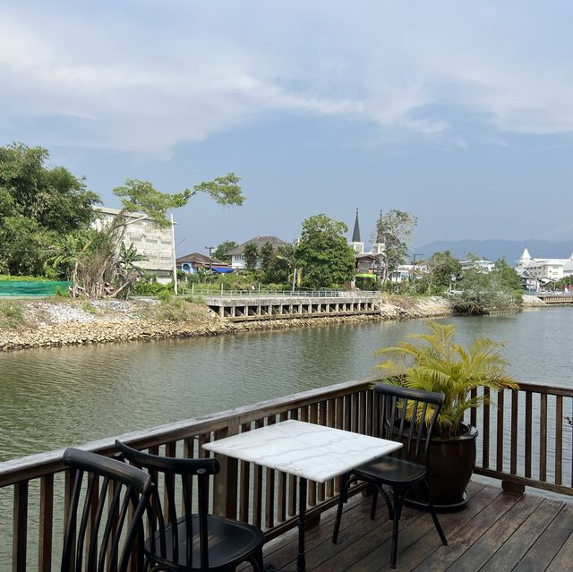 “ชงดี” คาเฟ่ริมแม่น้ำวิวดีสุดๆ 