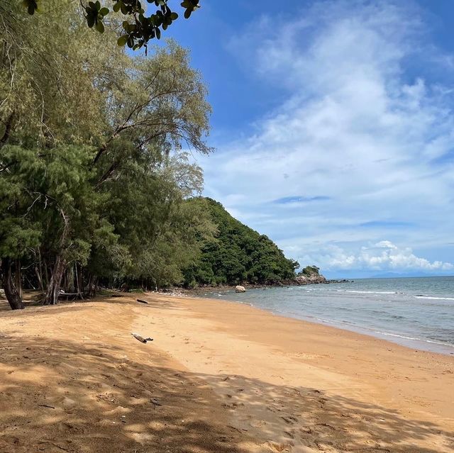 อ่าวกระทิง หาดที่เงียบสงบ ส่วนตัวสุดๆในจันทบุรี