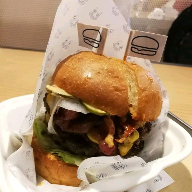 世一香港漢堡包店😁😗
