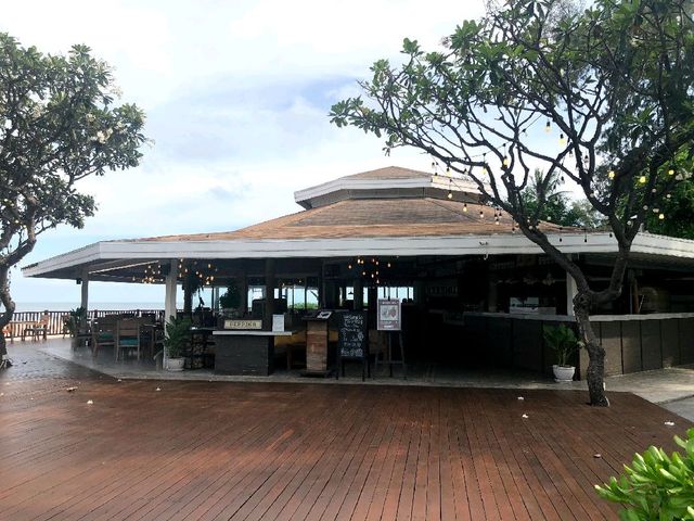 THE REGENT CHA-AM BEACH RESORT สระว่ายน้ำสุดปัง