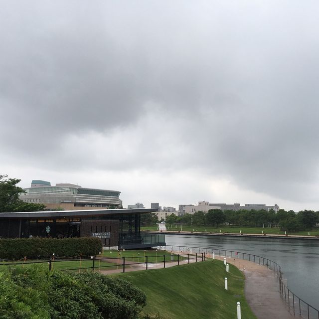 ☕️ 坐在最美的星巴克看富岩運河歷史 — 富岩運河環水公園