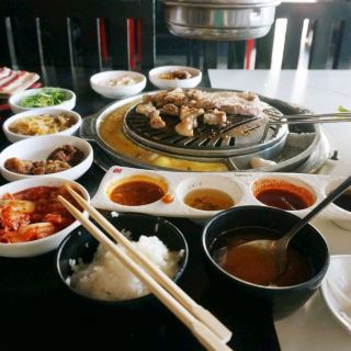 🍖Subic's best restaurant - Korean meat buffet with roses - Romantic Baboy