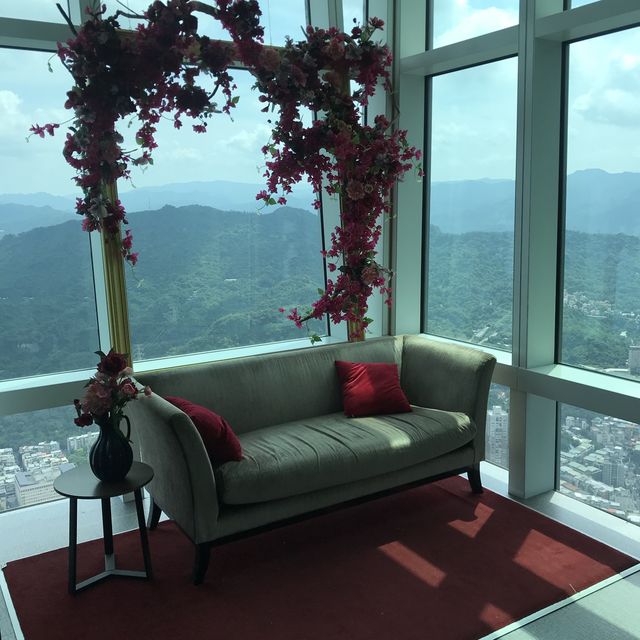 從高處遠眺台北迷你房屋，尋找藏身台北的秘密-101眺望台