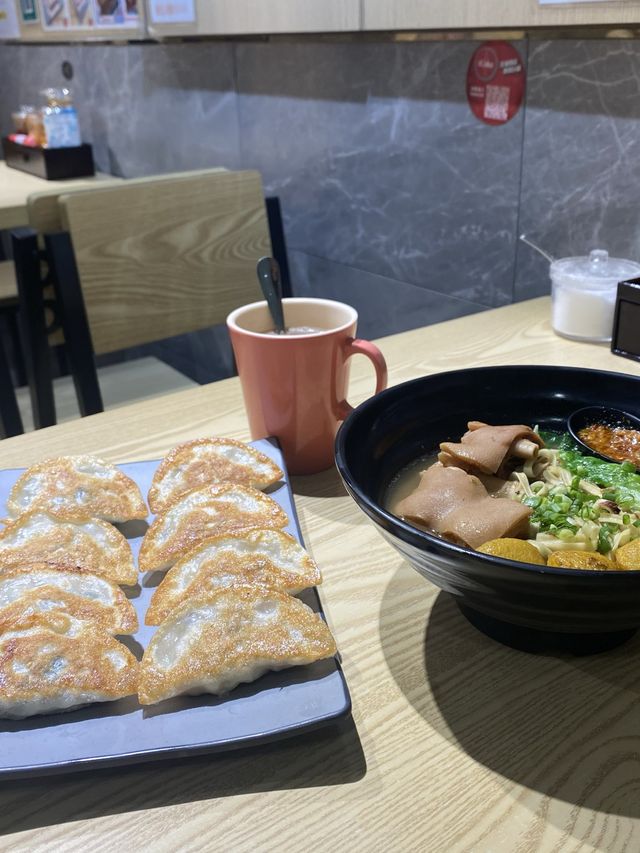 網紅阿華田爆漿多士！ 出色車仔麵 & 雙拼餃