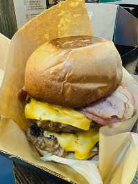 《九龍灣巨型 Burger 🍔 》