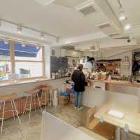 《 西 貢 日 系 木 感 咖 啡 店 》