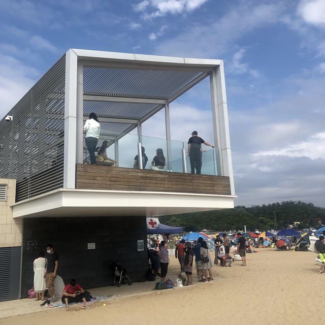 水清沙幼嘅人工沙灘🏖️