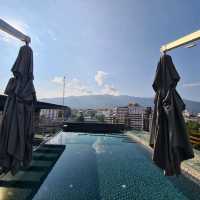 Rise Rooftop Bar & Swimming pool 