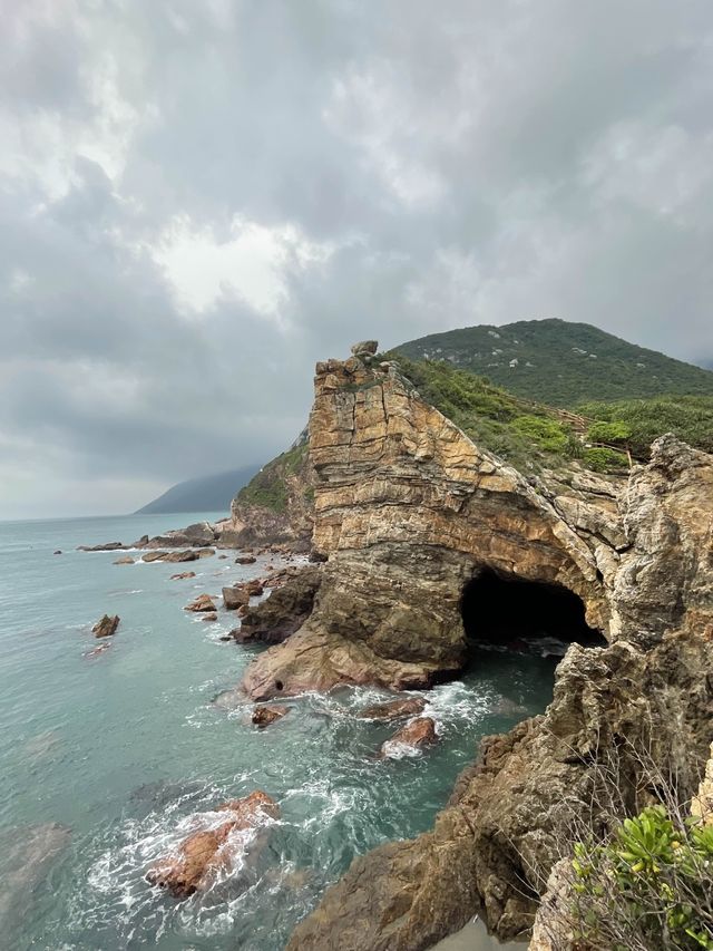 懸崖步道之巨型海蝕洞