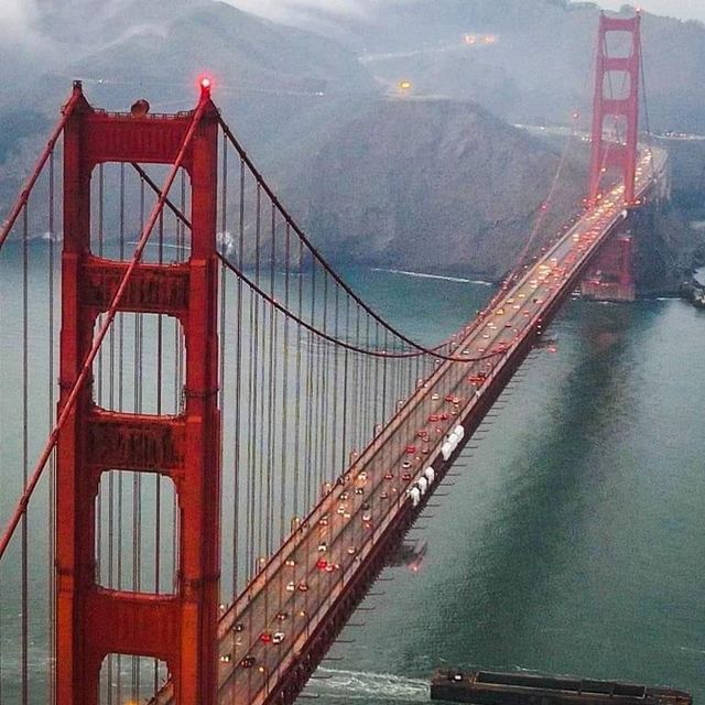 Iconic Golden Gate Bridge 